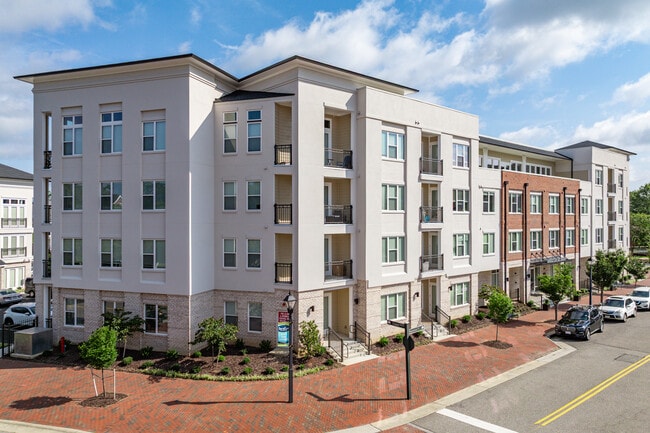Manor on the Green in Williamsburg, VA - Foto de edificio - Building Photo