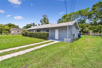 910 43rd St W in Bradenton, FL - Building Photo - Building Photo