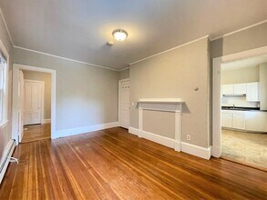 61 Dana St, Unit 2 in Cambridge, MA - Foto de edificio - Building Photo