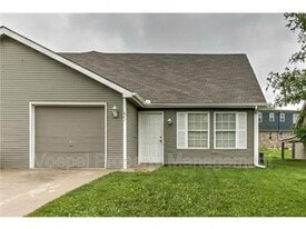 647 N Queen Ridge Ct