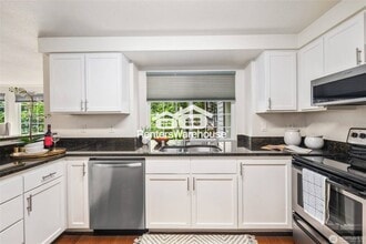 9822 NE 122nd St in Kirkland, WA - Building Photo - Building Photo