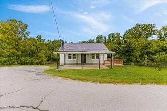 858 Old Beaver Creek Rd in Bluff City, TN - Building Photo - Building Photo