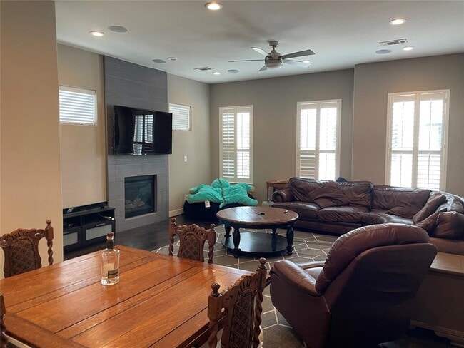 property at 2911 Blodgett St