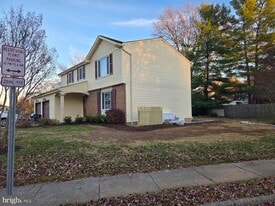 901 Redbud Ln NE in Leesburg, VA - Building Photo