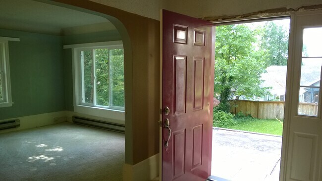 17232 10th Ave S, Unit 1 in Spanaway, WA - Foto de edificio - Building Photo
