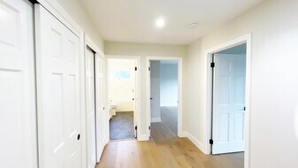 1911 Easton Dr in Burlingame, CA - Building Photo