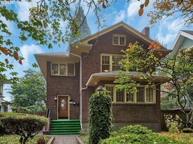 2124 SE Elliott Ave, Unit 1 in Portland, OR - Building Photo