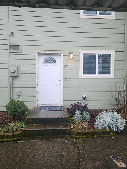 3305 Vittoria Way in Newberg, OR - Building Photo