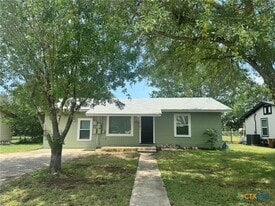 615 Melrose St in Seguin, TX - Building Photo