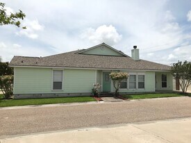 5642 Lipes Blvd in Corpus Christi, TX - Building Photo