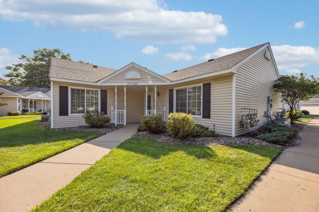 Cottages of Spring Lake Park - 55+ Community in Spring Lake Park, MN - Foto de edificio