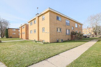 746 Walnut St in Waukegan, IL - Building Photo - Building Photo