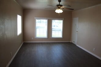 346-348 W Morton Ave in Porterville, CA - Building Photo - Building Photo