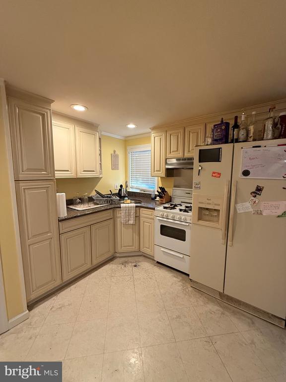 property at 2211 Browning Rd