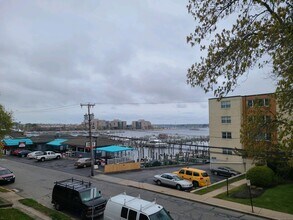 281 Pequot Ave in New London, CT - Building Photo - Building Photo