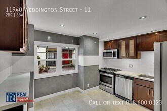 11940 Weddington St in Los Angeles, CA - Building Photo - Building Photo