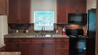 3801 NW 6th St in Gainesville, FL - Building Photo - Building Photo