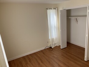 436 Western Ave, Unit Apartment 3 in Henniker, NH - Building Photo - Building Photo