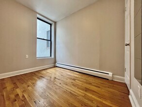 386 Manhattan Ave in New York, NY - Building Photo - Building Photo