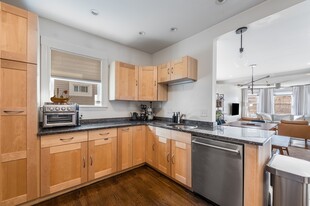 78 Forest Hills St, Unit 1 Apartamentos