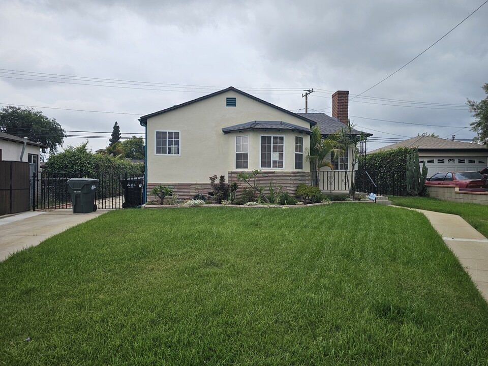 341 Morris Pl in Montebello, CA - Foto de edificio