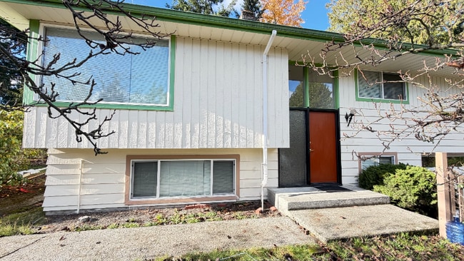 17543 7th Ave NE in Shoreline, WA - Foto de edificio - Building Photo