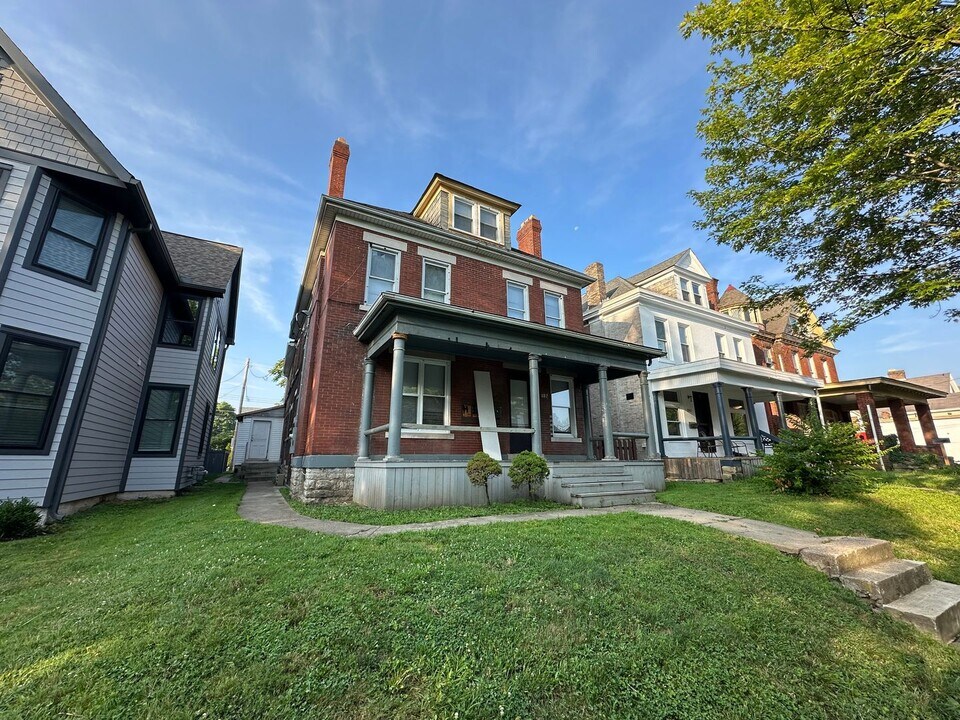 197 W 8th Ave in Columbus, OH - Building Photo