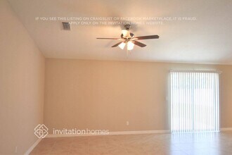 2261 SE Heathwood Cir in Port St. Lucie, FL - Foto de edificio - Building Photo