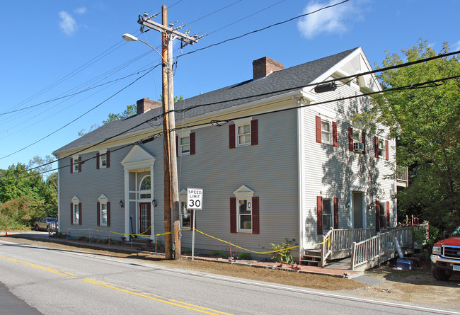 46 Water St in Epping, NH - Foto de edificio - Building Photo