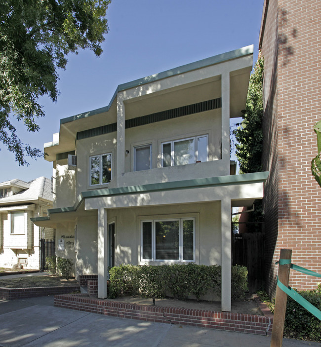 Alhambra Apartments in Sacramento, CA - Building Photo - Building Photo