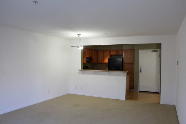 39206 Guardino Dr in Fremont, CA - Building Photo - Building Photo