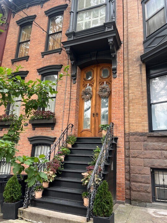 130 Chestnut St in Albany, NY - Building Photo