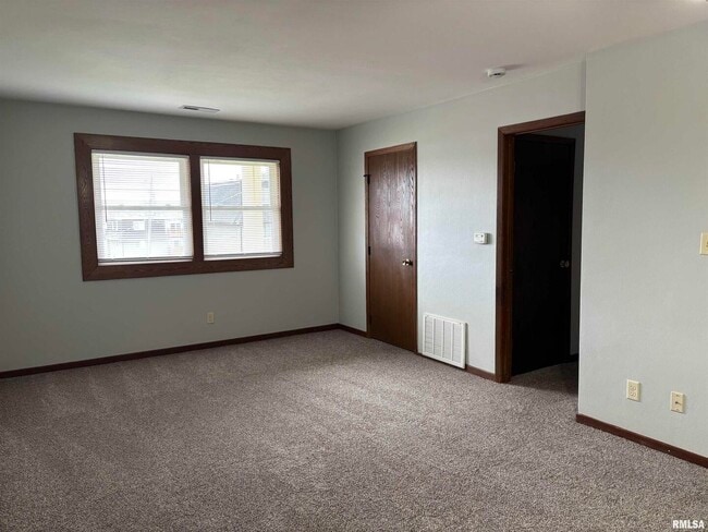 1320 E 38th St in Davenport, IA - Building Photo - Building Photo