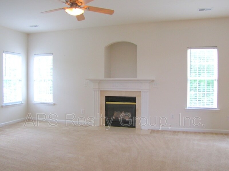 4172 Turnberry Park Ct in Pfafftown, NC - Building Photo