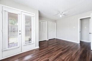 1922 Arcadia Dr in Sugar Land, TX - Building Photo