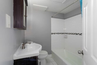 Blackwood Falls in Blackwood, NJ - Foto de edificio - Interior Photo