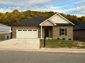 155 Quiet Stroll Ln in Johnson City, TN - Foto de edificio - Building Photo