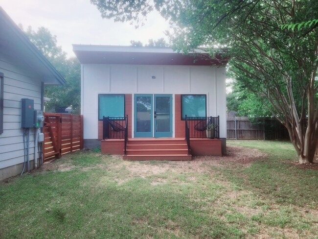 property at 3104 Leaf Cir