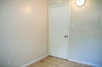 2036 Warwick St in Tallahassee, FL - Building Photo - Building Photo