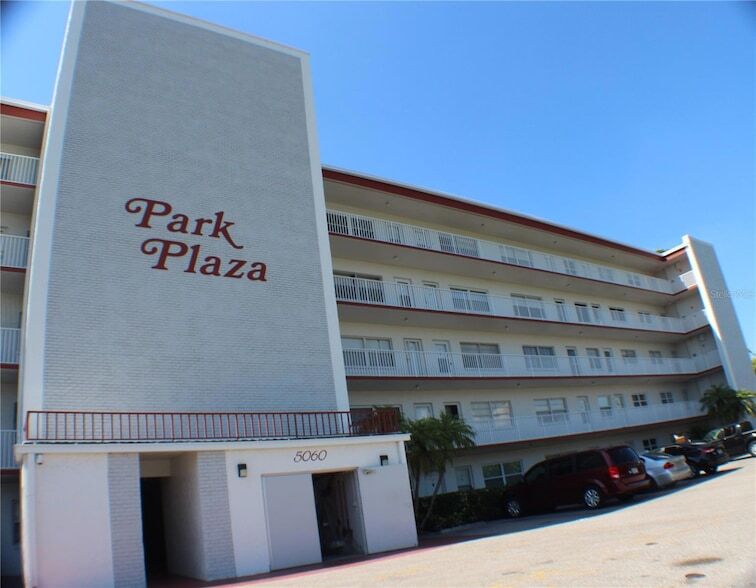 5060 76th Ave N, Unit 401 in Pinellas Park, FL - Building Photo