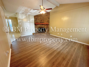 2000 Verde Dr in Glenn Heights, TX - Foto de edificio - Building Photo