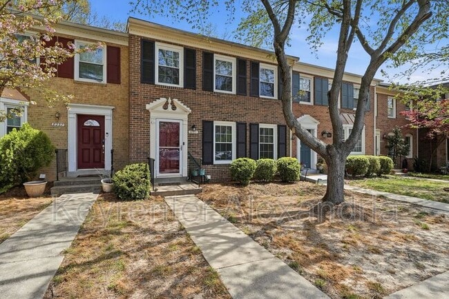 8239 Dr Craik Ct in Alexandria, VA - Building Photo - Building Photo