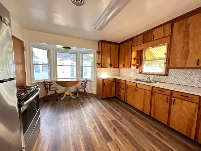 430 Stadium Dr in Fostoria, OH - Building Photo - Building Photo