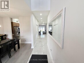 9337 White Oak Ave in Niagara Falls, ON - Building Photo - Building Photo