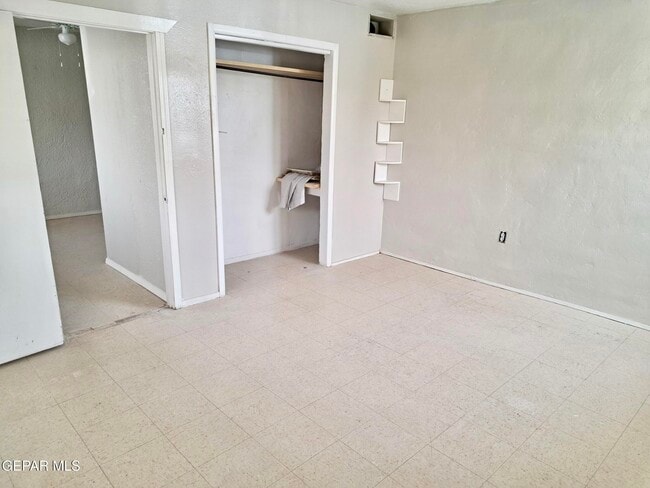 10540 Socorro Rd in Socorro, TX - Building Photo - Building Photo
