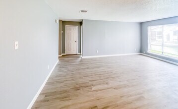 200 Uhland Rd, Unit 4 in San Marcos, TX - Foto de edificio - Building Photo