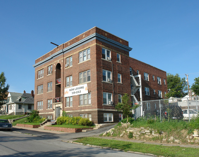 Barlee Apartments in Omaha, NE - Building Photo - Building Photo