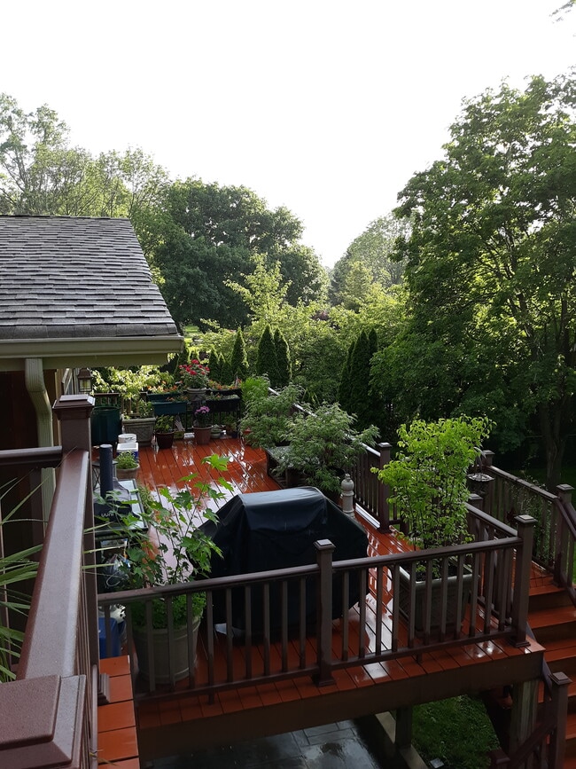 property at 4 Greenbrier Rd