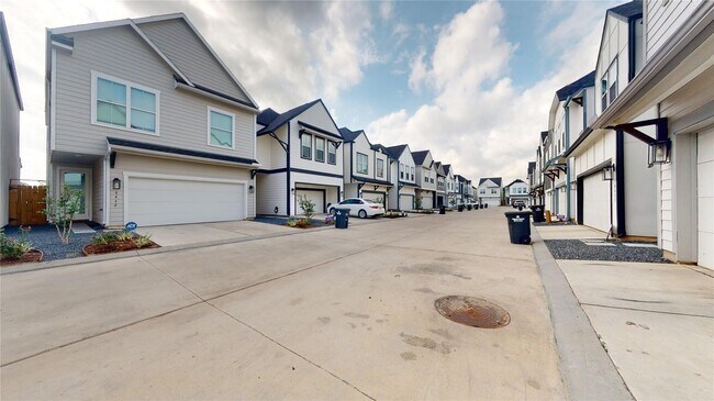 8439 Berry Brush Ln in Houston, TX - Building Photo - Building Photo