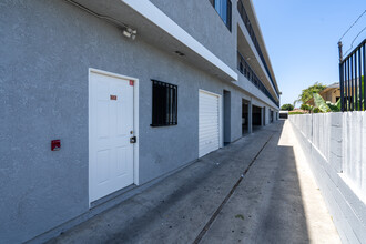 13605 Cerise Ave in Hawthorne, CA - Building Photo - Building Photo